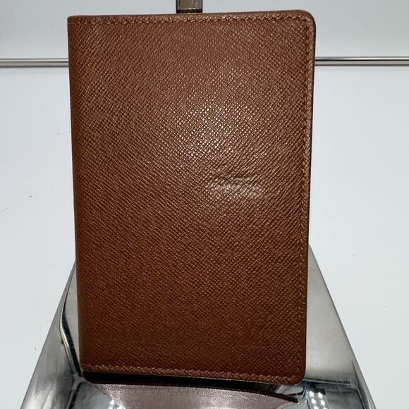 Louis Vuitton Porte 2 Cartes Vertical Brown Taiga Leather Card Case Holder - Picture 1 of 8